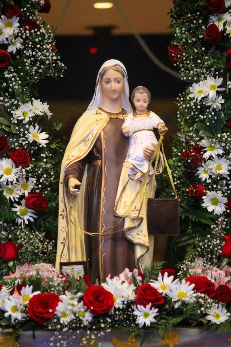 Nossa Senhora do Carmo no andor florido